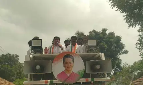 నేను కాళ్లు మొక్కీంచుకునే దోరను కాదు : పొన్నం