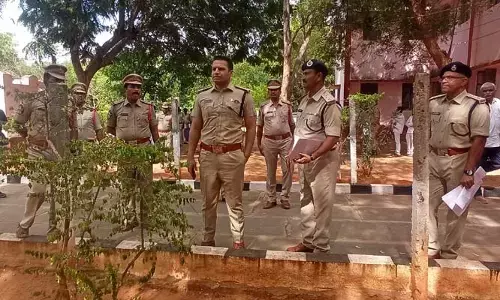 పద్ధతి‌గా నడుచుకోండి.. లేదంటే తాట తీస్తా: SP Siddharth Kaushal