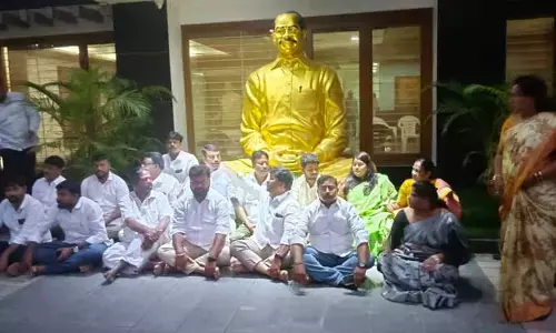 బరిలో ఉంటారా? లేదా?.. షర్మిల మౌనం వీడాలి