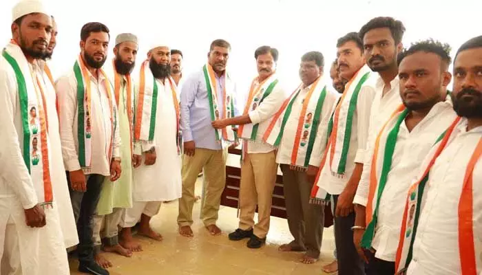 కాంగ్రెస్ లో చేరిన మాజీ కో-ఆప్షన్ సభ్యులు తాజుద్దీన్ కాంగ్రెస్ లో చేరిన మాజీ కో-ఆప్షన్ సభ్యులు తాజుద్దీన్