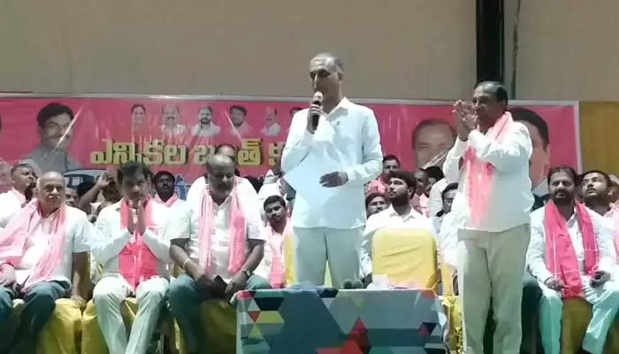 వాళ్లంతా నాన్ లోకల్ మాణిక్య రావు ఒక్కడే లోకల్ : మంత్రి వాళ్లంతా నాన్ లోకల్ మాణిక్య రావు ఒక్కడే లోకల్ : మంత్రి