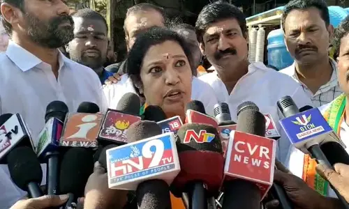 విజయవాడ బస్సు ప్రమాదంపై దగ్గుబాటి పురంధేశ్వరి దిగ్భ్రాంతి