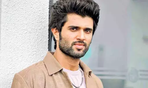విజయ్ దేవరకొండ చేసిన పనికి లైవ్‌లోనే కన్నీళ్లు పెట్టుకున్న ట్రాన్స్‌జెండర్ (వీడియో)