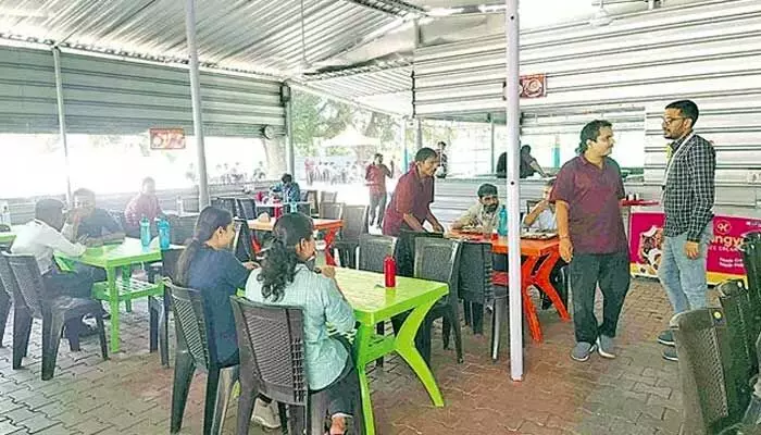 దొంగలు, రౌడీలు నడిపే హోటల్.. మర్యాదలు మామూలుగా ఉండవు మరి..!? దొంగలు, రౌడీలు నడిపే హోటల్.. మర్యాదలు మామూలుగా ఉండవు మరి..!?