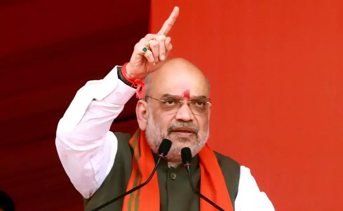 కాంగ్రెస్పై నిప్పులు చెరిగిన అమిత్ షా కాంగ్రెస్పై నిప్పులు చెరిగిన అమిత్ షా