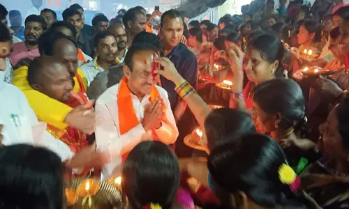 కేసీఆర్‌ను రెండు సార్లు గెలిపించిన పాపానికి.. 32 వేల కుటుంబాలు వీధిన పడ్డాయి: ఈటెల రాజేందర్
