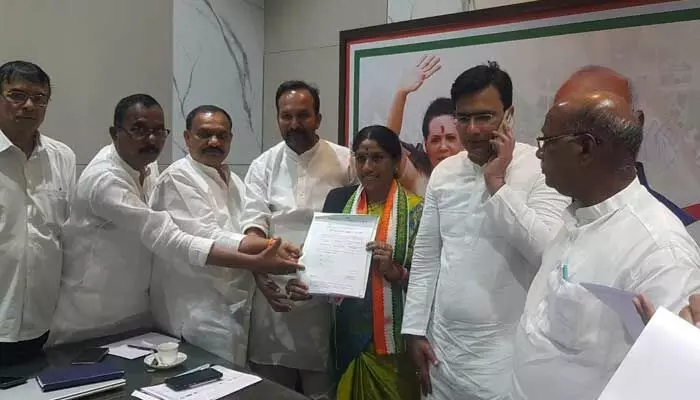 కాంగ్రెస్ బీ ఫామ్లు పంపిణీ.. నేతల సందడితో కళకళలాడిపోతున్న గాంధీభవన్ కాంగ్రెస్ బీ ఫామ్లు పంపిణీ.. నేతల సందడితో కళకళలాడిపోతున్న గాంధీభవన్