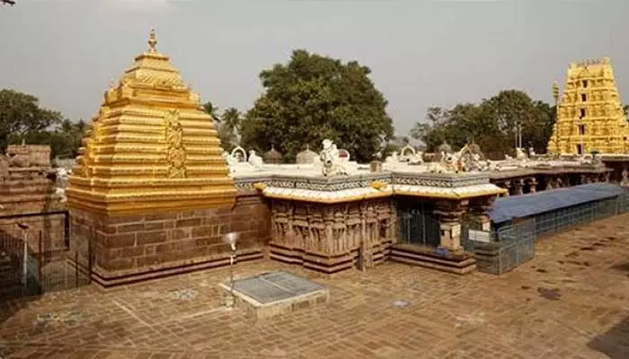 Kurnool: శ్రీశైలం దేవాలయం వద్ద ఉద్రిక్తత