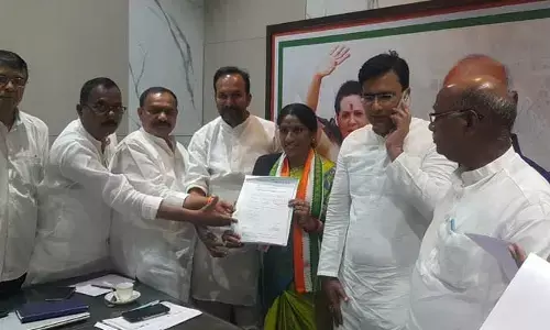కాంగ్రెస్ బీ ఫామ్‌లు పంపిణీ.. నేతల సందడితో కళకళలాడిపోతున్న గాంధీభవన్