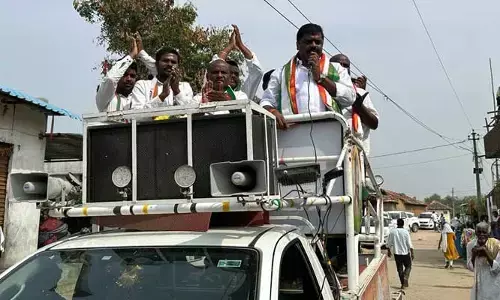 పబ్బుల ప్రభాకర్ రెడ్డి కావాలా.. దుబ్బాక అభివృద్ధి కావాలా..
