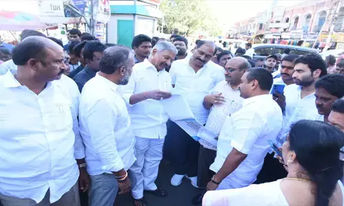 పురంధేశ్వరి టీడీపీ తరఫున వకల్తా పుచ్చుకున్నారు: మంత్రి పెద్దిరెడ్డి రామచంద్రారెడ్డి