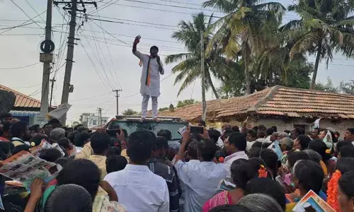 ఆదరించండి అభివృద్ధి చేస్తా.. రోహిత్ రావు