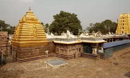 Kurnool: శ్రీశైలం దేవాలయం వద్ద ఉద్రిక్తత