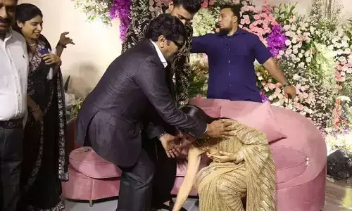 ‘మెగాస్టార్ కాళ్లు మొక్కిన లావణ్య త్రిపాఠి.. వైరల్ అవుతున్న ఫోటో