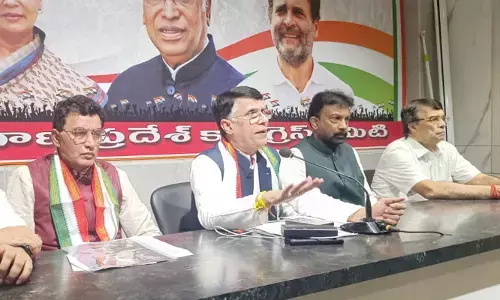 తెలంగాణను సూసైడ్ క్యాపిటల్‌గా మార్చారు: పవన్ ఖేరా