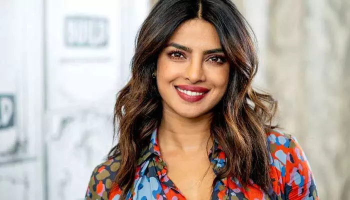 Priyanka Chopra:‘వచ్చే ఏడాది పూర్తి వివరాల్ని అధికారికంగా ప్రకటిస్తా’: ప్రియాంక చోప్రా Priyanka Chopra:‘వచ్చే ఏడాది పూర్తి వివరాల్ని అధికారికంగా ప్రకటిస్తా’: ప్రియాంక చోప్రా