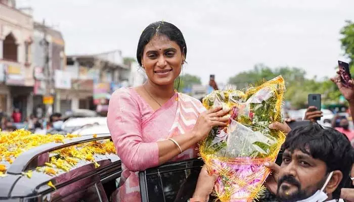 ప్రజలను మోసం చేయడం వైయస్ఆర్ బిడ్డ షర్మిల రక్తంలో లేదు ప్రజలను మోసం చేయడం వైయస్ఆర్ బిడ్డ షర్మిల రక్తంలో లేదు