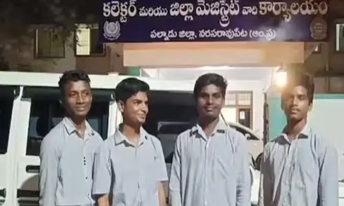 టీచర్ టార్చర్: కొడుతున్నారంటూ కలెక్టర్‌కు ఫిర్యాదు