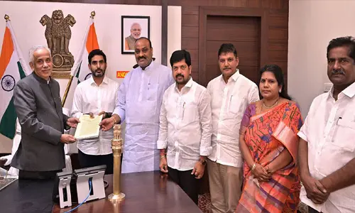 దక్షిణ భారత బీహార్‌గా ఏపీ.. రాజ్యాంగాన్ని కాపాడండి: గవర్నర్‌కు టీడీపీ నేతల బృందం విజ్ఞప్తి