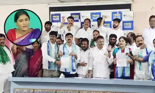 వెంటనే తెలంగాణ వదిలి వెళ్లిపో.. వైఎస్ షర్మిలకు సొంత నేతల BIG షాక్