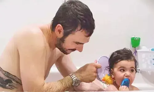 పిల్లల ముందే బట్టలు చేంజ్ చేసుకుంటున్నారా? అయితే ఈ విషయాలు తెలుసుకోండి!