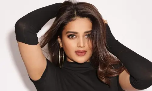 థ్రిల్లర్ చిత్రం ‘అకిడో’తో OTT ఎంట్రీ ఇస్తున్న నిధి అగర్వాల్..
