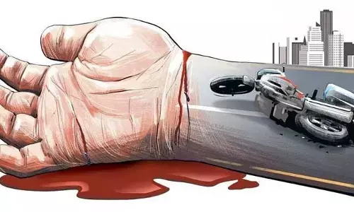 ప్రాణాలు కబళిస్తున్న రోడ్లు