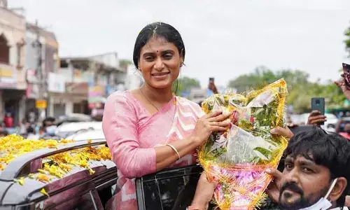 ప్రజలను మోసం చేయడం వైయస్ఆర్ బిడ్డ షర్మిల రక్తంలో లేదు