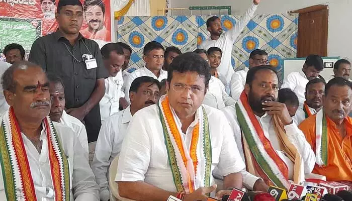 T-కాంగ్రెస్ మరో సంచలన హామీ.. ప్రకటించిన శ్రీధర్ బాబు T-కాంగ్రెస్ మరో సంచలన హామీ.. ప్రకటించిన శ్రీధర్ బాబు