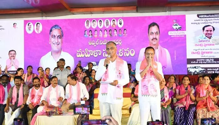 కేసీఆర్ పాలనలో కరువు లేదు, కర్ఫ్యూ లేదు : హరీష్ రావు కేసీఆర్ పాలనలో కరువు లేదు, కర్ఫ్యూ లేదు : హరీష్ రావు