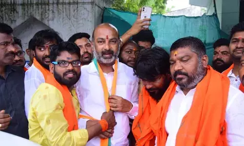 గంగులను ఓడించేందుకు సొంత నేతలే యత్నిస్తున్నారు: బండి సంజయ్ సంచలన వ్యాఖ్యలు