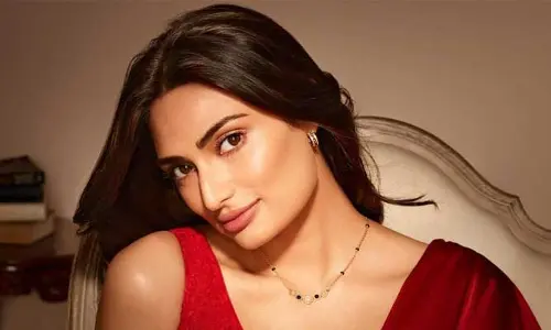 Athiya Shetty  looks hot in reddy