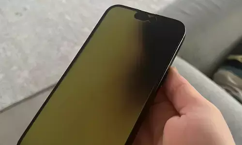 రాత్రిపూట iPhone నుంచి కాలుతున్న వాసన.. టెన్షన్లో యూజర్లు