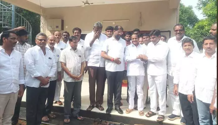 బీఆర్ఎస్ లో చేరిన మాజీ మంత్రి సంభాని బీఆర్ఎస్ లో చేరిన మాజీ మంత్రి సంభాని