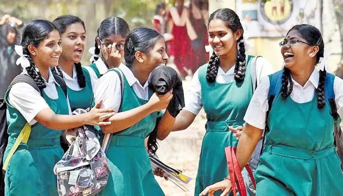 విద్యార్థులకు గుడ్ న్యూస్.. దీపావళి సెలవులు ఎన్ని రోజులు ప్రకటించారంటే..! విద్యార్థులకు గుడ్ న్యూస్.. దీపావళి సెలవులు ఎన్ని రోజులు ప్రకటించారంటే..!
