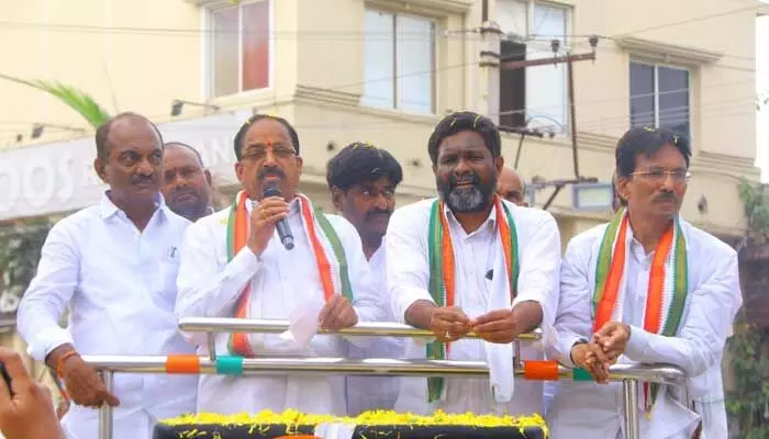 షాపులు బంద్ చేయిస్తే కాంగ్రెస్ గెలుపు ఆగుతుందా.. మాజీ మంత్రి తుమ్మల షాపులు బంద్ చేయిస్తే కాంగ్రెస్ గెలుపు ఆగుతుందా.. మాజీ మంత్రి తుమ్మల