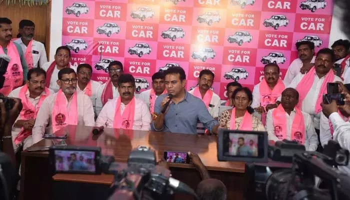 కాంగ్రెస్ కావాలా.. కరెంటు కావాలా : కేటీఆర్ కాంగ్రెస్ కావాలా.. కరెంటు కావాలా : కేటీఆర్