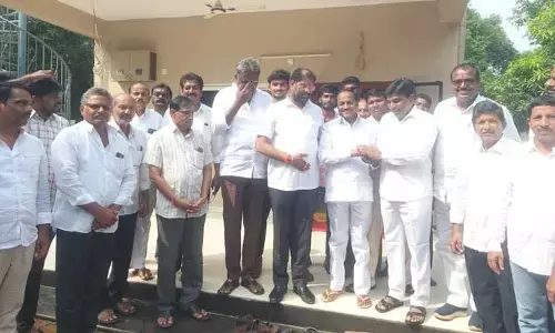 బీఆర్ఎస్ లో చేరిన మాజీ మంత్రి సంభాని