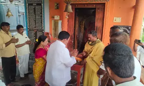 నామినేషన్ పత్రాలకు పూజ చేయించిన ఎమ్మెల్యే దంపతులు..
