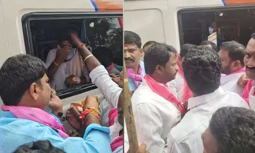 అంబులెన్స్‌లో దుబ్బాక బయలుదేరిన కొత్త ప్రభాకర్ రెడ్డి