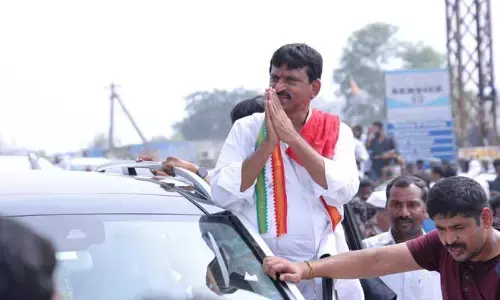 ఓ పక్క ఐటీ సోదాలు... మరోవైపు నామినేషన్ దాఖలు..