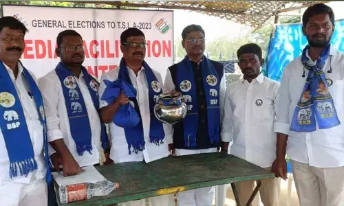 నాణేలతో నామినేషన్.!