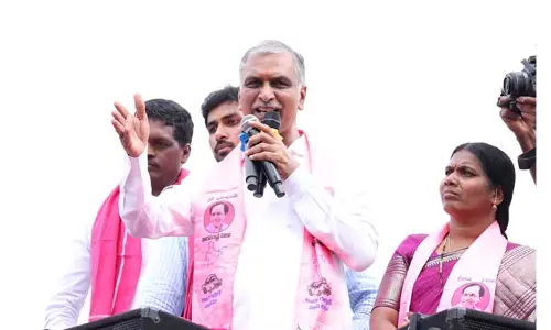 కష్టకాలంలో ప్రభాకరన్నకు అండగా నిలవాలి