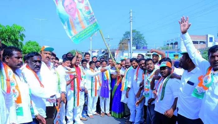 సర్వేలన్నీ కాంగ్రెస్ వైపే : కసిరెడ్డి నారాయణరెడ్డి సర్వేలన్నీ కాంగ్రెస్ వైపే : కసిరెడ్డి నారాయణరెడ్డి