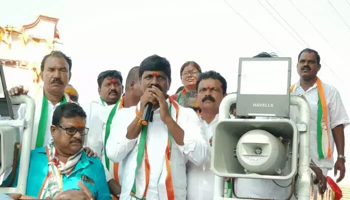 కాంగ్రెస్ గెలుపుతోనే అభివృద్ధి సాధ్యం : వేముల వీరేశం కాంగ్రెస్ గెలుపుతోనే అభివృద్ధి సాధ్యం : వేముల వీరేశం