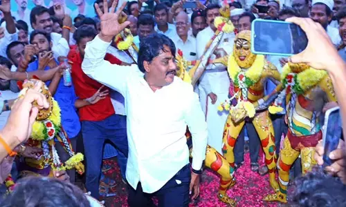 అదరహో : పులి డ్యాన్స్‌తో అదరగొట్టిన వైసీపీ ఎమ్మెల్యే