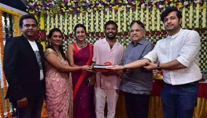 నిహారిక కొత్త సినిమాలో 11 మంది హీరోలు, నలుగురు హీరోయిన్లు.. వారు ఎవరంటే..? నిహారిక కొత్త సినిమాలో 11 మంది హీరోలు, నలుగురు హీరోయిన్లు.. వారు ఎవరంటే..?