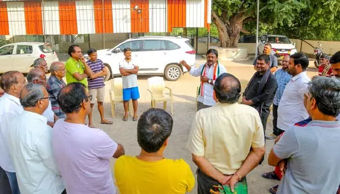 వినూత్న రీతిలో కెహెచ్ఆర్ ఎన్నికల ప్రచారం వినూత్న రీతిలో కెహెచ్ఆర్ ఎన్నికల ప్రచారం