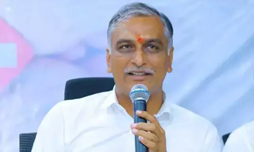 కార్మికులను గుర్రాలతో తొక్కించిన చరిత్ర కాంగ్రెస్ పార్టీది: మంత్రి హరీష్ రావు ఫైర్