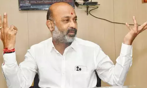 టీ-బీజేపీకి మరో బిగ్ షాక్.. కరీంనగర్‌లో బండి సంజయ్ ఓటమి..!